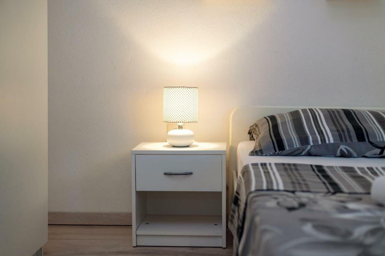 Holiday Home Barbara Трогир Экстерьер фото